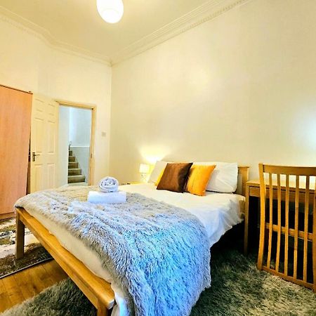 Charming Home With Private Balcony, On 1St Floor, With 2 Bathrooms, 3 Min Walk To Earl'S Court Station Londres Exterior foto