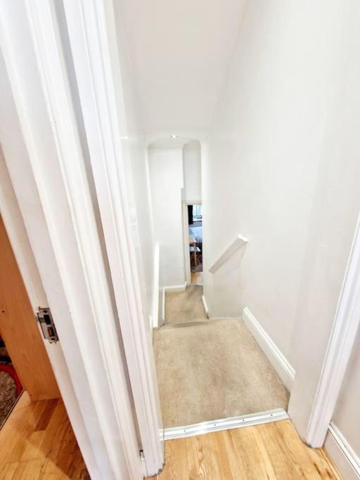 Charming Home With Private Balcony, On 1St Floor, With 2 Bathrooms, 3 Min Walk To Earl'S Court Station Londres Exterior foto