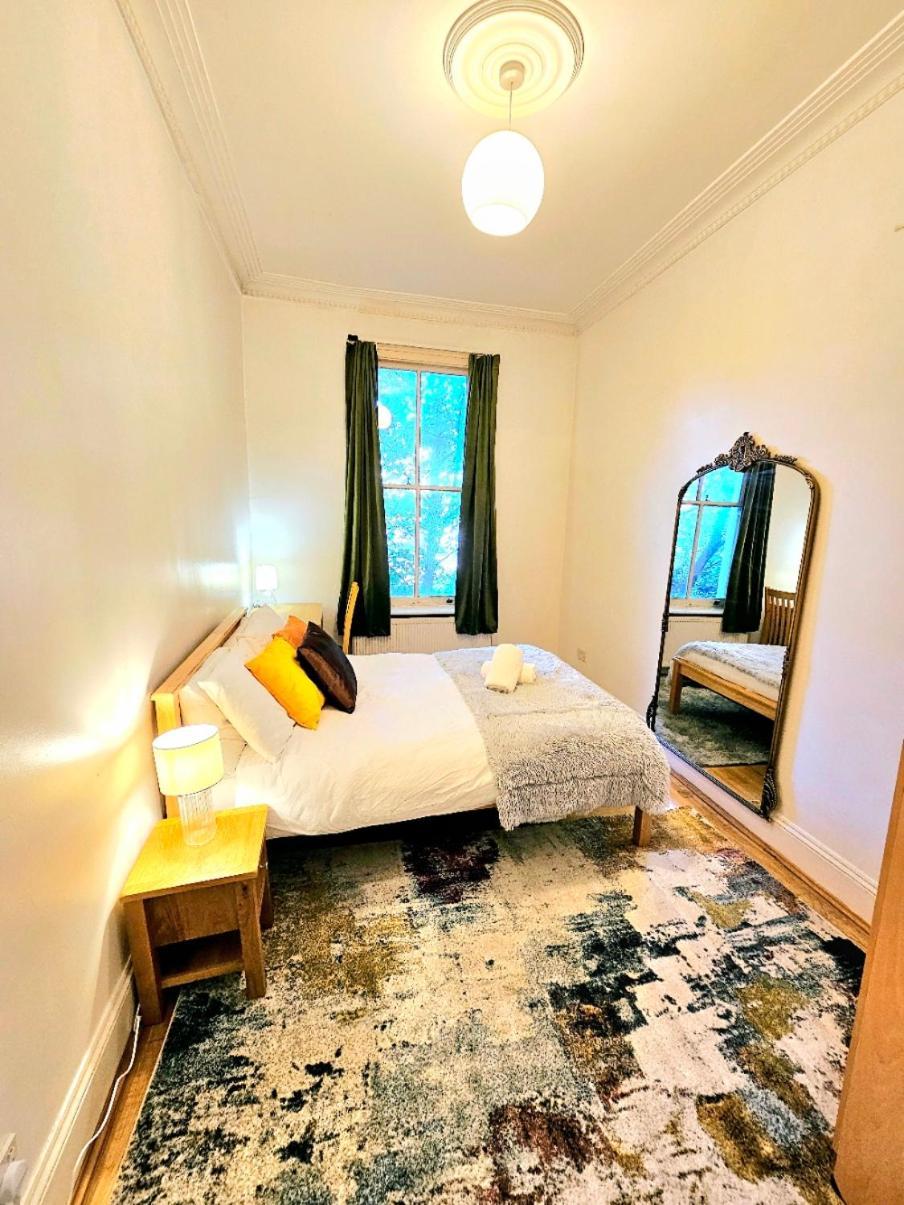 Charming Home With Private Balcony, On 1St Floor, With 2 Bathrooms, 3 Min Walk To Earl'S Court Station Londres Exterior foto