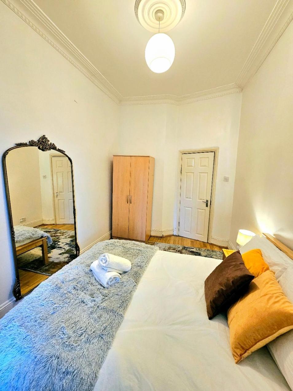 Charming Home With Private Balcony, On 1St Floor, With 2 Bathrooms, 3 Min Walk To Earl'S Court Station Londres Exterior foto