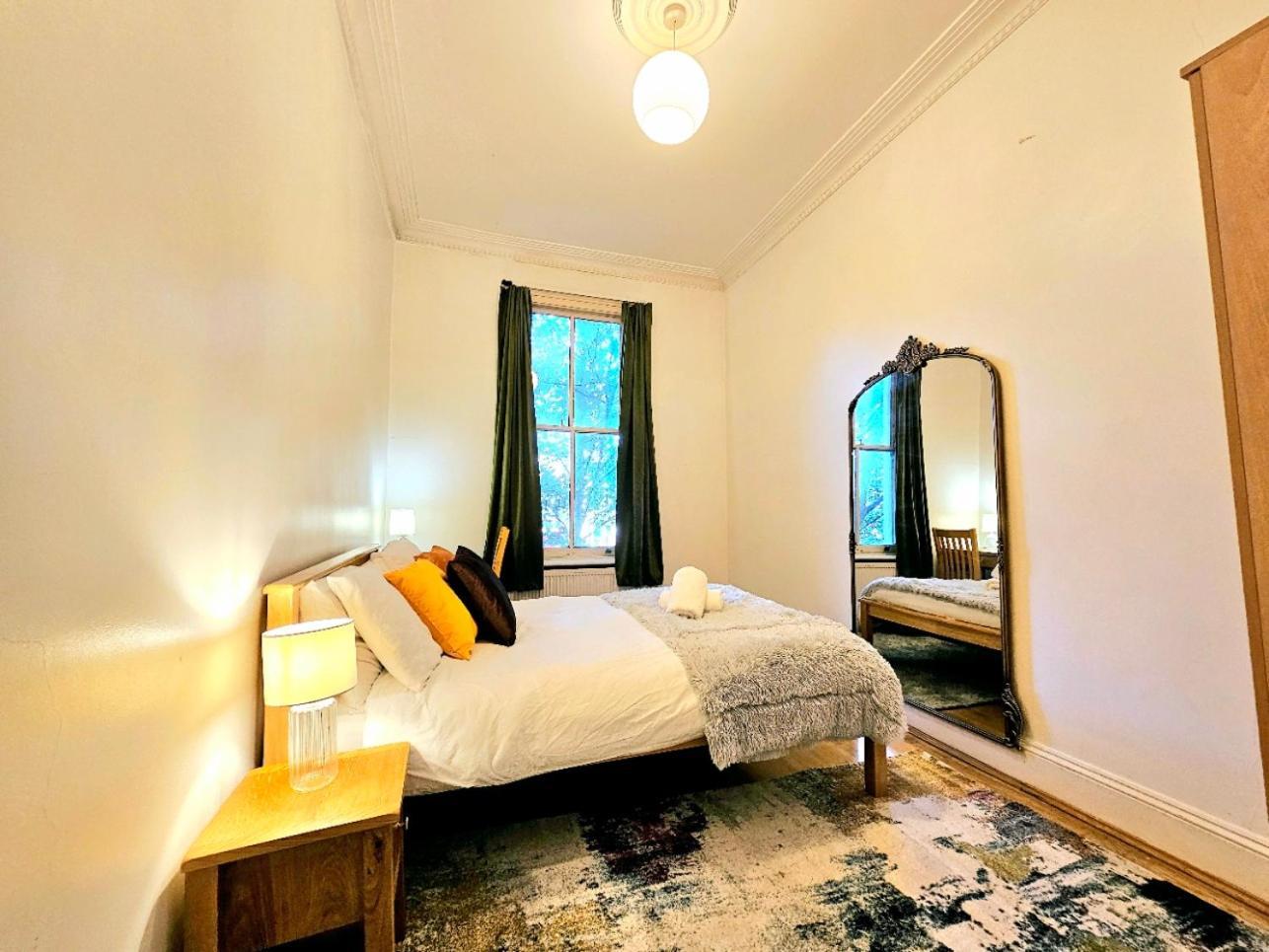 Charming Home With Private Balcony, On 1St Floor, With 2 Bathrooms, 3 Min Walk To Earl'S Court Station Londres Exterior foto