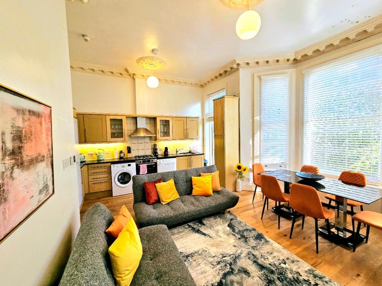 Charming Home With Private Balcony, On 1St Floor, With 2 Bathrooms, 3 Min Walk To Earl'S Court Station Londres Exterior foto